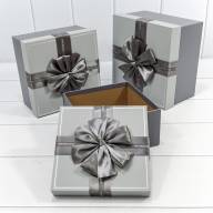 Коробки Квадратные Набор 1/3 21*21*12,3 с бантом &quot;Just For You&quot; Серый 1/18 Арт: 721620/1 - Коробки Квадратные Набор 1/3 21*21*12,3 с бантом "Just For You" Серый 1/18 Арт: 721620/1